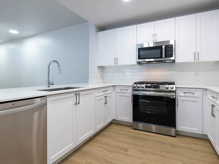 Kitchen with S