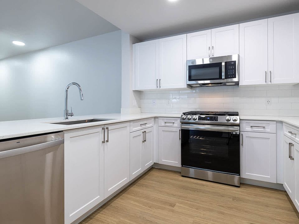 Kitchen with S