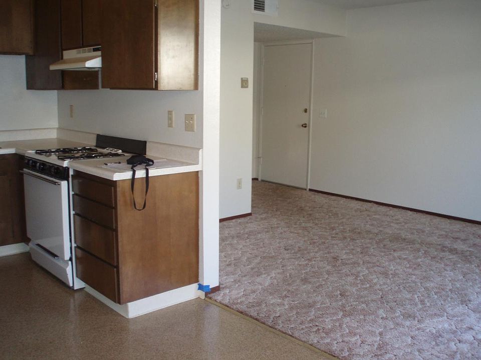 2nd image of 210 Palm Ave APT C4