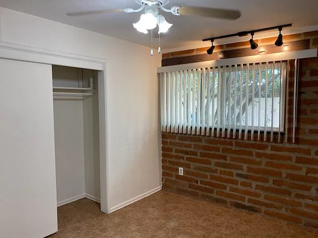 E Blacklidge Dr — Photo 14