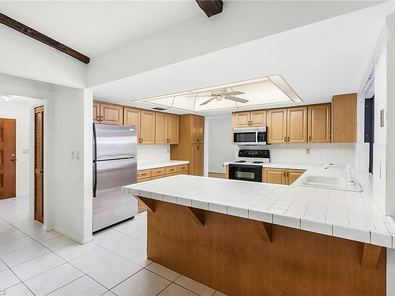 3rd image of 1028 SE 14th Ter