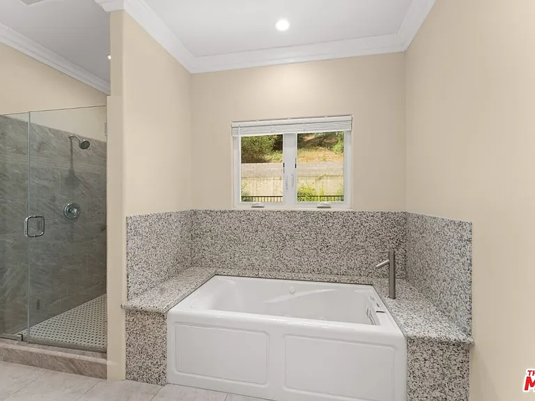 1630 Bridgeport Dr — Photo 38