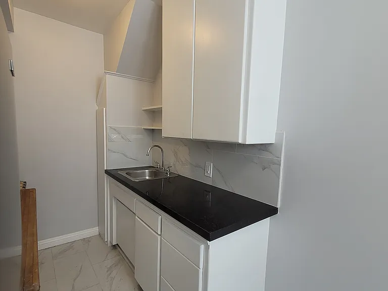Oakhurst Apartments — Photo 45
