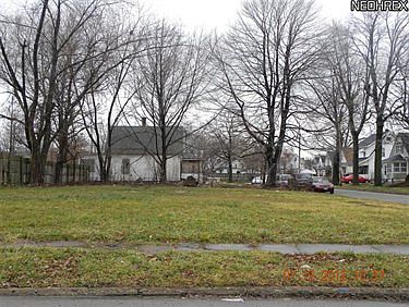 1st image of 204 W 25th St