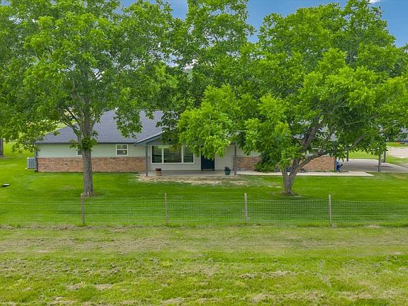 3rd image of 621 E Texas Rd