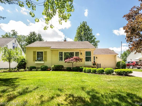 1342 Minnesota Ave, Marysville, MI 48040