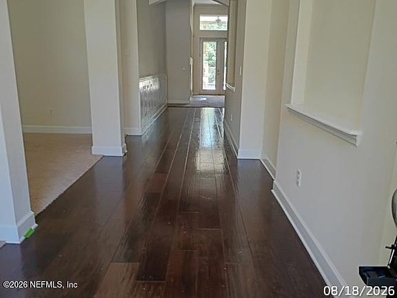 2nd image of 184 OAK COMMON Avenue