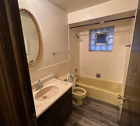4th image of 1621 Downs Dr APT 3E