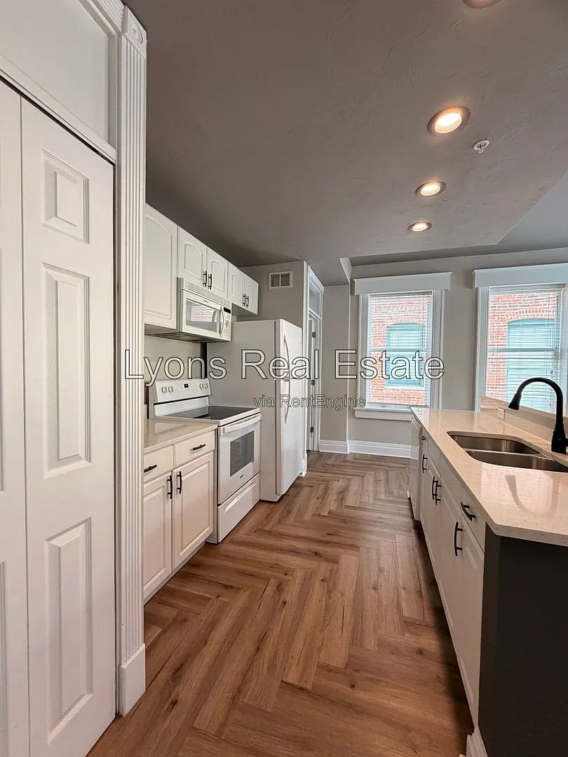 2 bed, 1.0 bath, 800 sqft, $1,350 — Photo 3