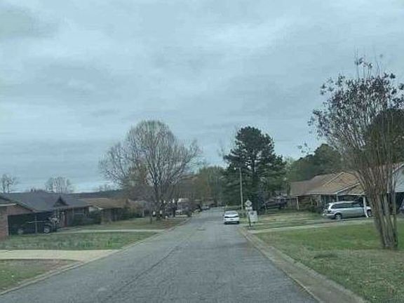 Exterior Neighborhood (street photo)