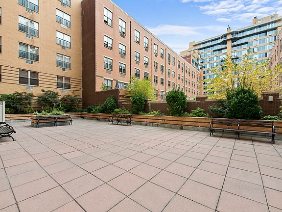 5th image of 444 Manhattan Ave APT 3B