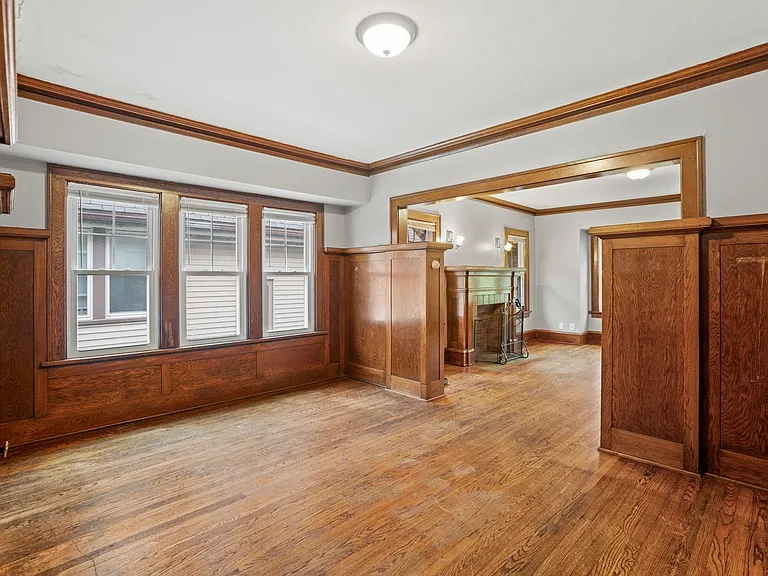 3040 N Maryland Ave — Photo 5