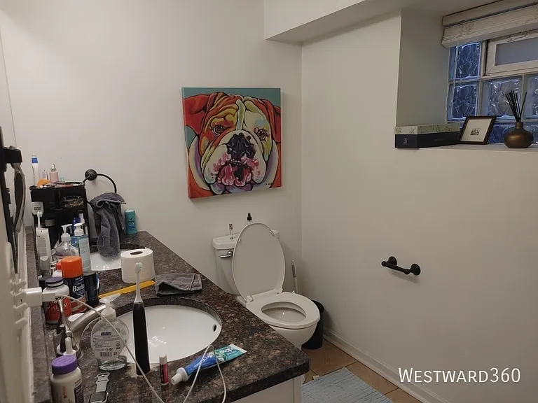 2102 W Belle Plaine Ave #G — Photo 3