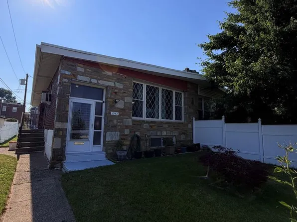 1942 Nester St, Philadelphia, PA 19115