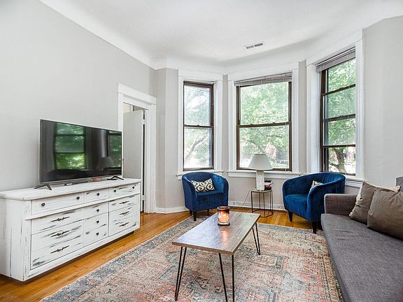 2nd image of 3554 N Wilton Ave #2E