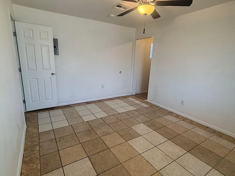 702 Adams Ave — Photo 5