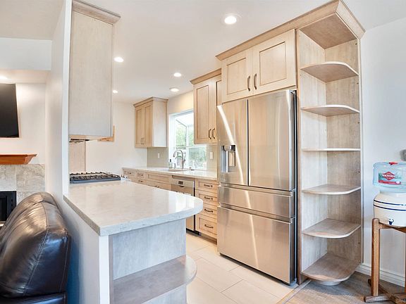 5th image of 3832 Groton St Unit 2
