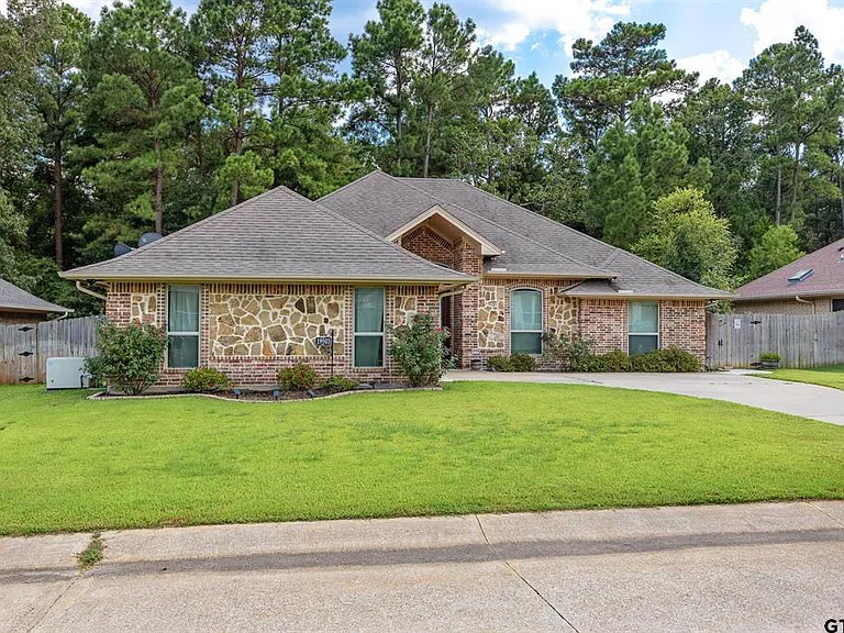 19503 Sara Ln — Photo 1