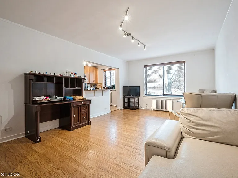 1224 W Chase Ave #1F — Photo 7