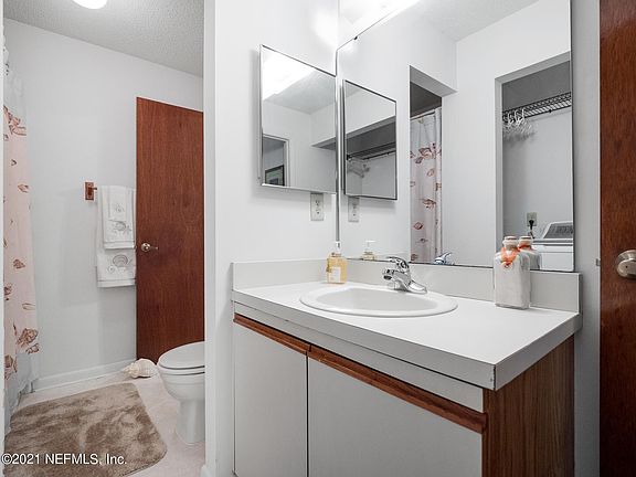 5th image of 2511 Whispering Woods Blvd APT 4