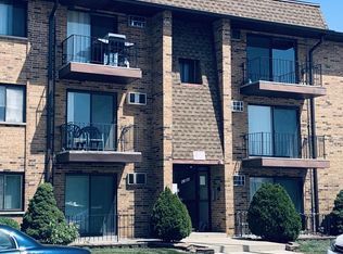 6348 Washington St APT 2C, Chicago Ridge, IL 60415