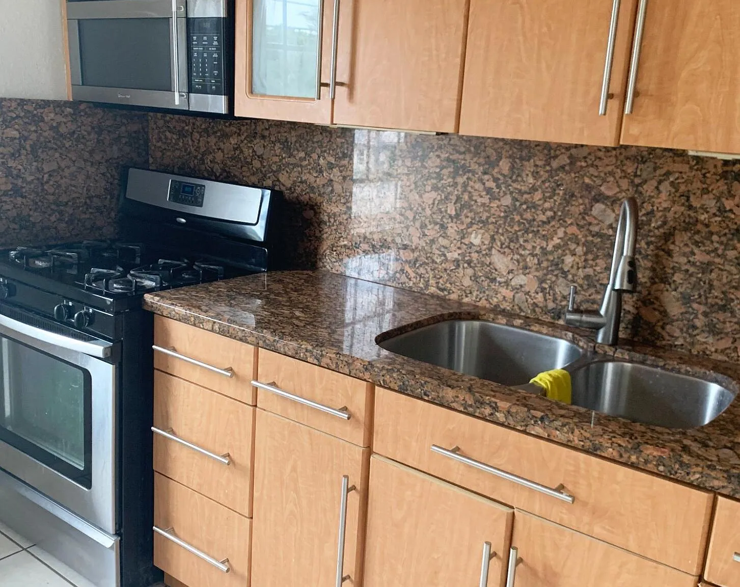 2 bed, 1.0 bath, 620 sqft, $1,600 — Photo 2