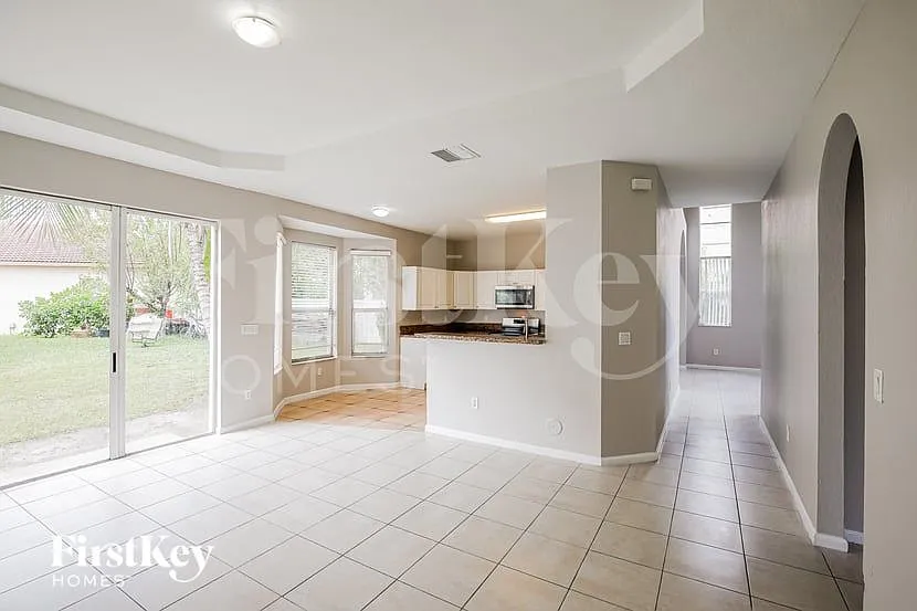 5 bed, 3.0 bath, 2624 sqft, $3,970 — Photo 4