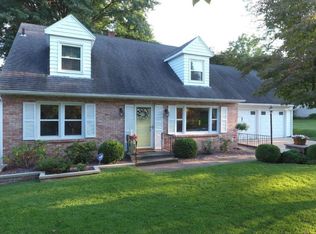 105 Greenwood Dr, Burlington, IA