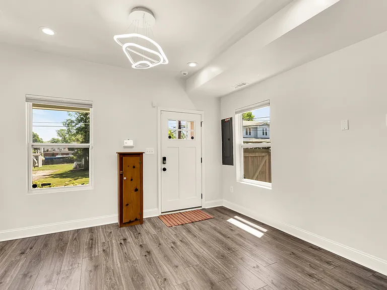 1002 58th Ave — Photo 14