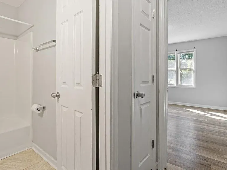 916 Fiske St #B — Photo 17