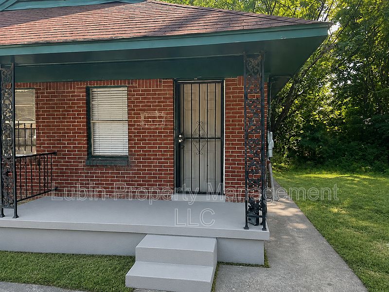 1st image of 1484 Oaklawn St