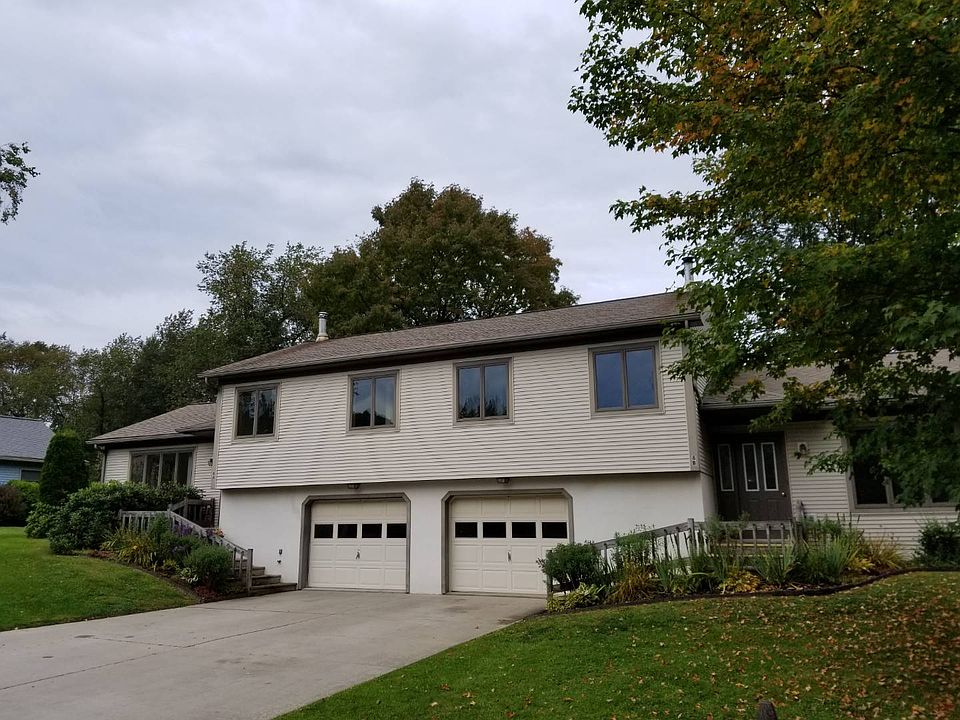 1st image of 8 Wayman Dr