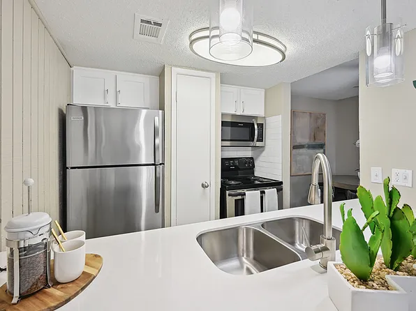 Lexington Apartment Homes