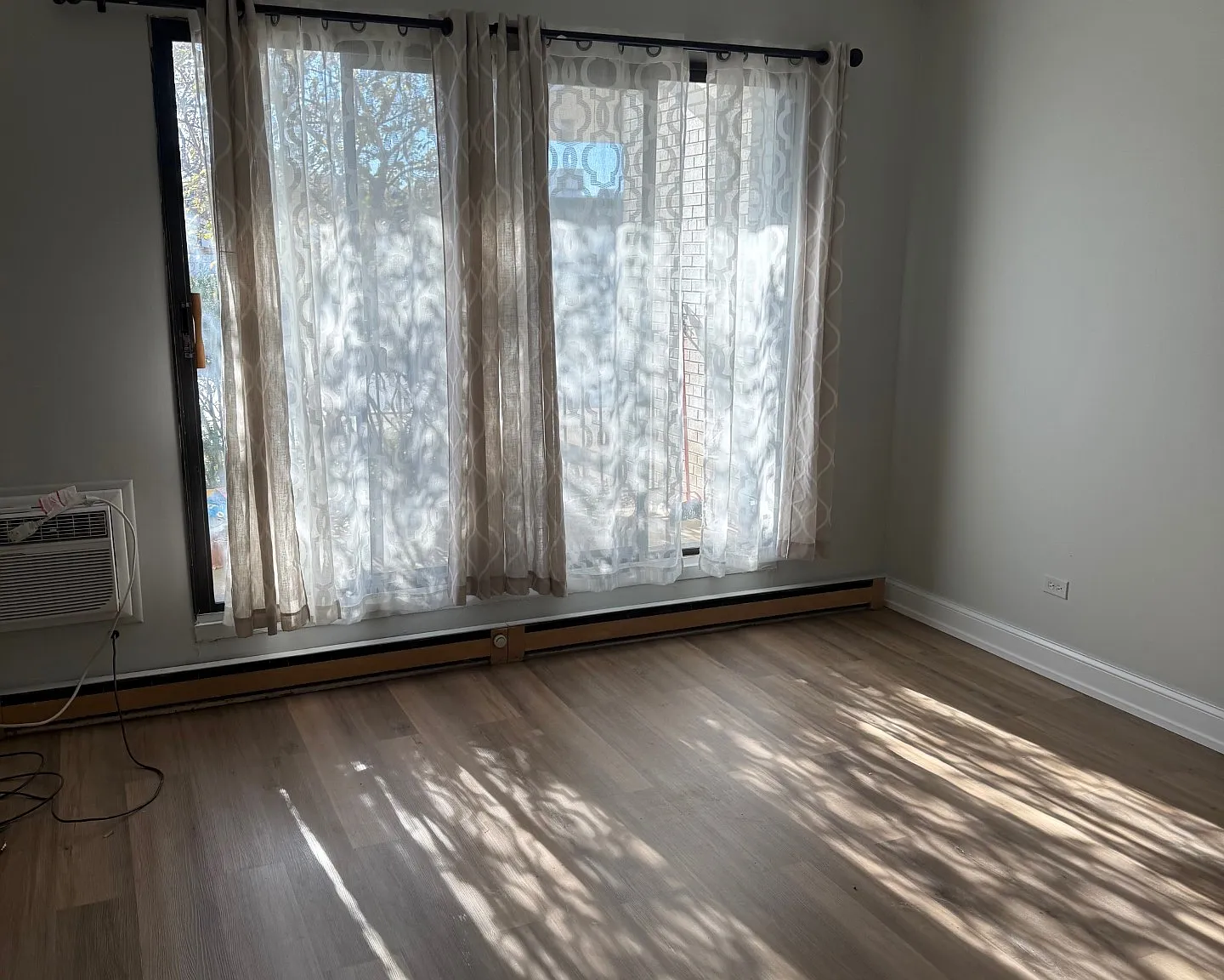 1 bed, 900 sqft, $1,600 — Photo 3