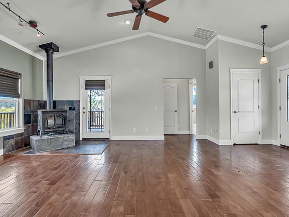 3rd image of 5838 Lookout Ct
