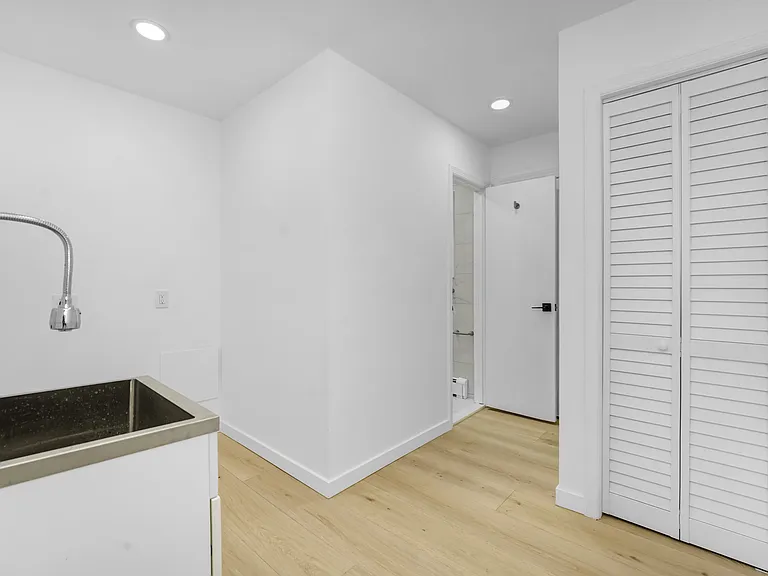 306 Warrenville Rd — Photo 35
