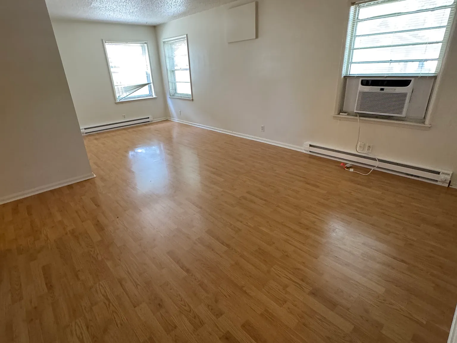 2 bed, 900 sqft, $800 — Photo 2