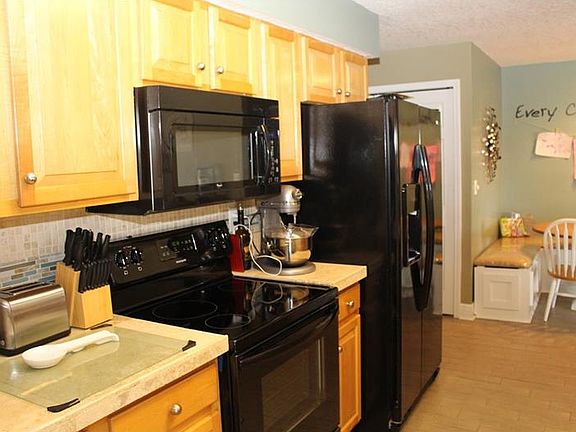 5th image of 13201 Laraway Ct