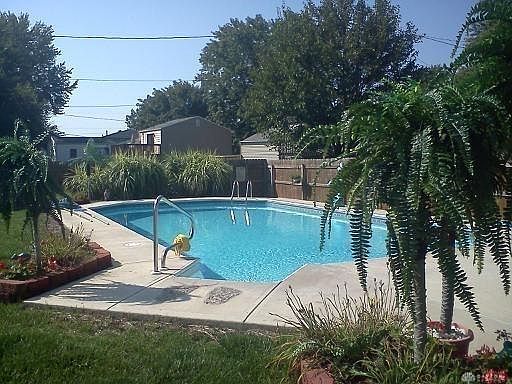 3rd image of 103 Woodard Dr