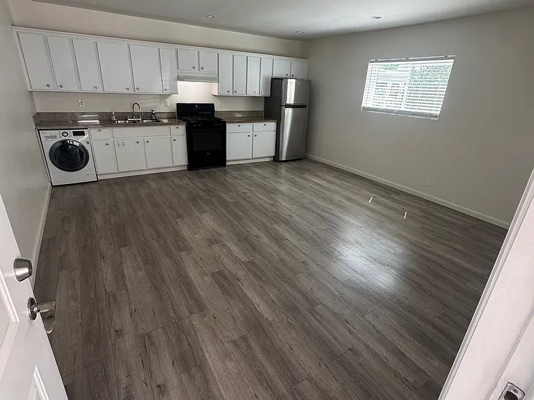8018 Chastain Ave — Photo 1