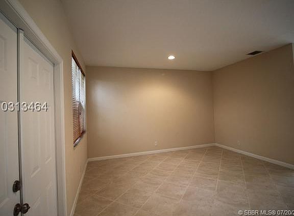 5th image of 669 Live Oak Ln