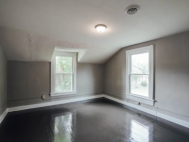 1316 Enfield Ave — Photo 15