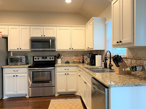 4th image of 2105 Shady Oaks Ln