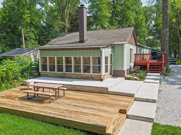 67050 95th Ave, Dowagiac, MI 49047