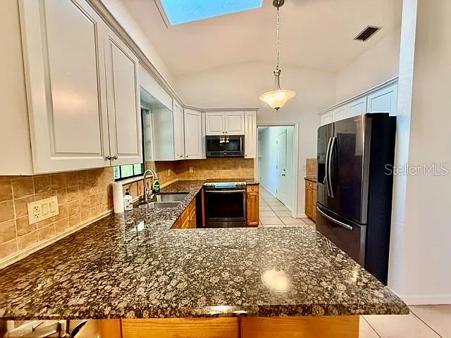 860 N Kansas Ave — Photo 5