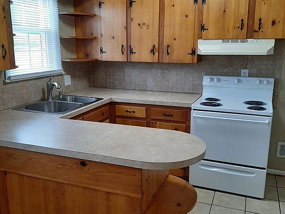 2nd image of 3212 Nelson St