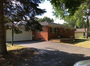 704 S Cass Lake Rd, Waterford, MI 48328