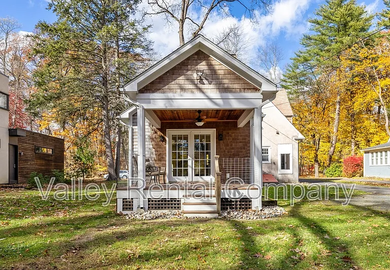 61 Woodlawn Ave — Photo 16