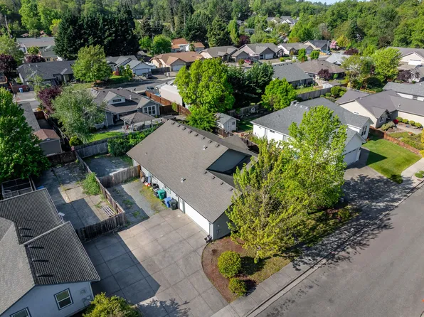 881 Kendall Dr, Grants Pass, OR 97527