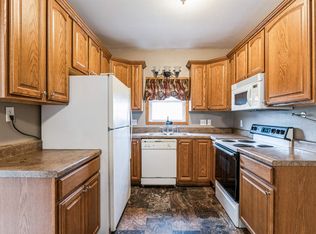 215 2nd St N, Coggon, IA 52218